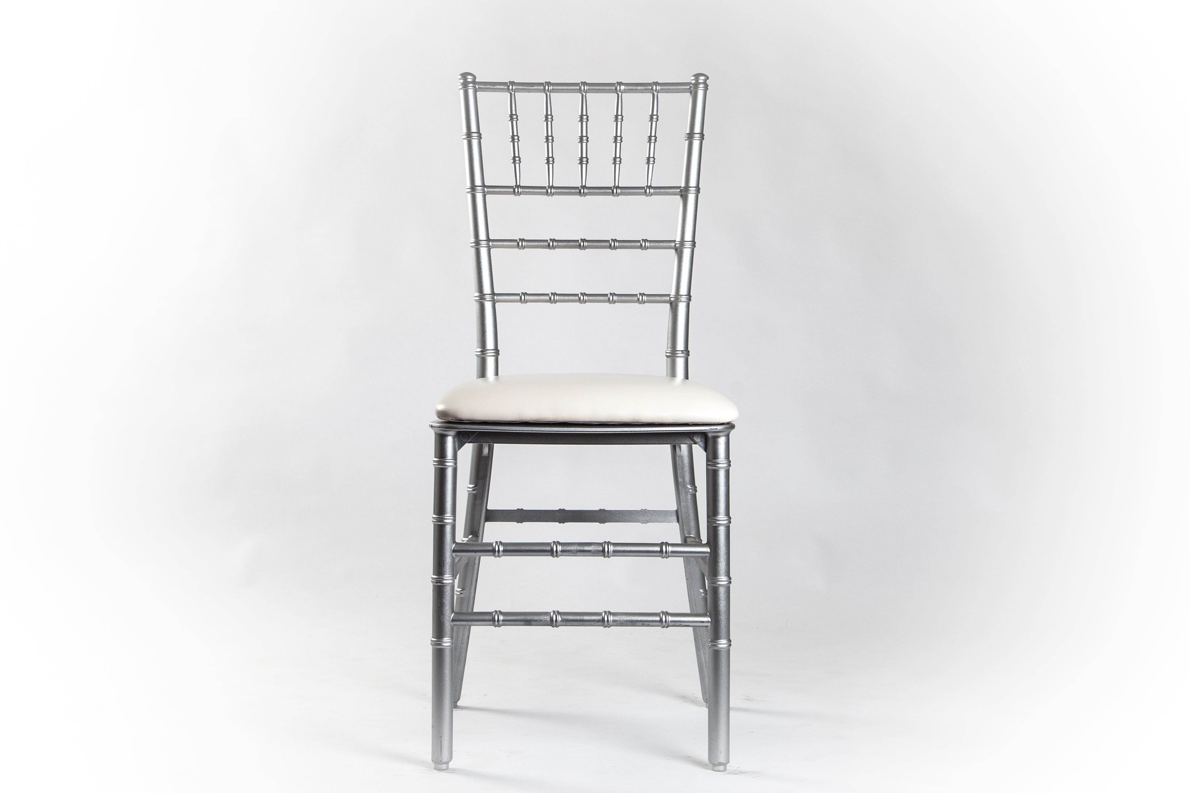 SILLA TIFFANY PLATEADA/COJIN BLANCO