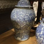 URNA CERAMICA AZUL Y BLANCO GRANDE