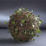 ESFERA EN HIEDRA Y PALILLOS PEQ.