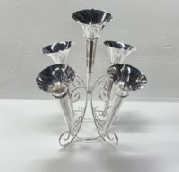 CENTRO DE MESA EN NICKEL PLATED TROMPETA