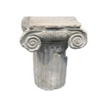 PEDESTAL EN PIEDRA VOLUTAS